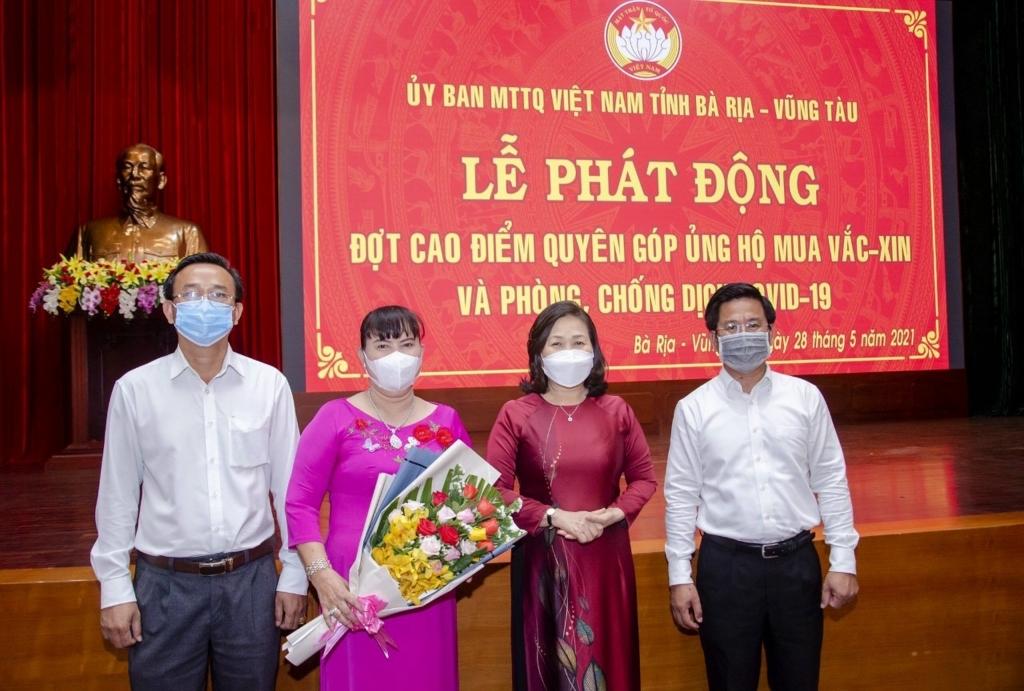 Công ty TNHH MTV Lan Anh ủng hộ 10 tỷ đồng mua vắc xin, phòng, chống dịch Covid-19
