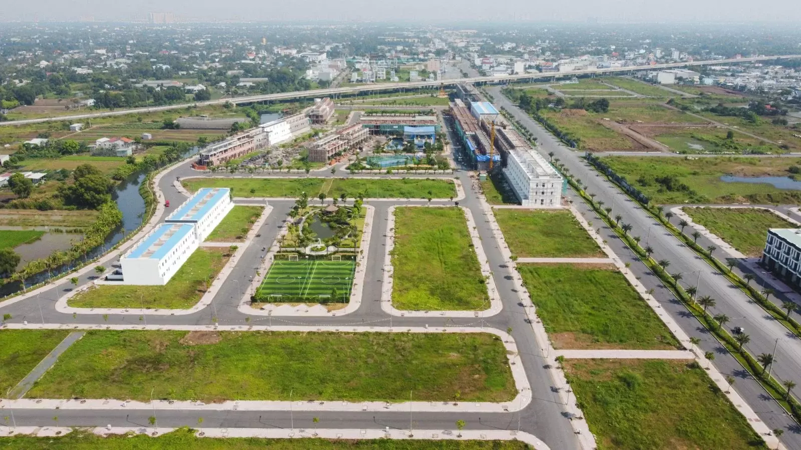 Phân lô bán nền theo ranh giới hành chính: 'Đúng luật nhưng chưa trúng thực tế'